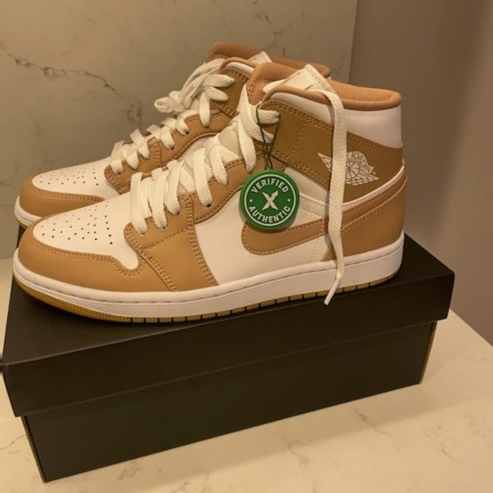 NIB Nike Air Jordan 1 Mid
